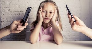 ‘Odeio o celular porque meus pais não saem dele’, desabafa aluno em redação