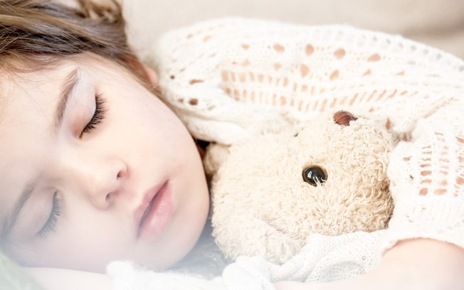 Qualidade do sono interfere no desempenho escolar das crianças%2C já que o descanso está ligado à atenção e memória